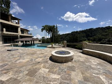 Valle Escondido Mansión