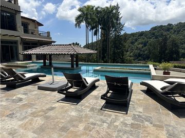 Valle Escondido Mansión