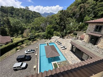 Valle Escondido Mansión