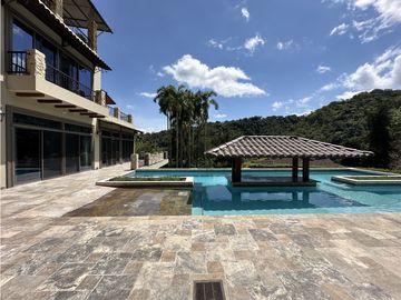 Valle Escondido Mansión