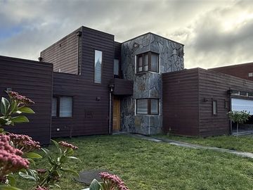 Casa en venta de 4 dorm. en Puerto Varas