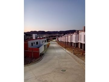 VENTA DE CASA EN PACHUCA PASEOS DE LAS  REYNAS