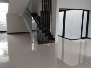 Dijual Rumah Pakuwon City San Diego, Ada Kolam Renang Surabaya Timur