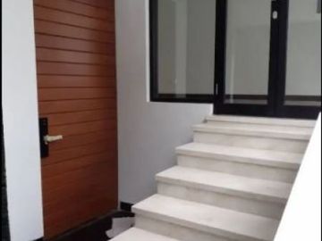 Dijual Rumah Pakuwon City San Diego, Ada Kolam Renang Surabaya Timur