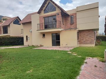 casa en arriendo/venta en chia. Cod V11843