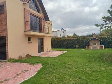 casa en arriendo/venta en chia. Cod V11843