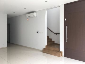 Sewa rumah Serenia Hills Quantum Lebak Bulus Jakarta
