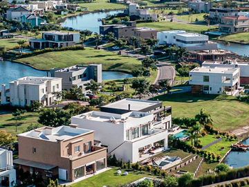 VALERIA LOPEZ PROPIEDADES I ESPECTACULAR CASA VISTA AL LAGO