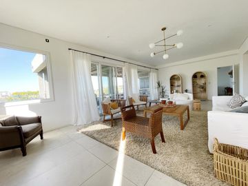 VALERIA LOPEZ PROPIEDADES I ESPECTACULAR CASA VISTA AL LAGO