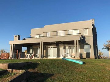 VALERIA LOPEZ PROPIEDADES I ESPECTACULAR CASA VISTA AL LAGO