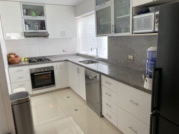 VENDO INMEJORABLE PENTHOUSE COMO NUEVO CON PISCINA, EN LA AURORA, MIRAFLORES.