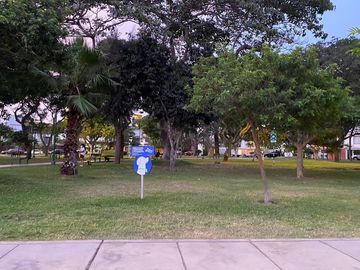 VENDO INMEJORABLE PENTHOUSE COMO NUEVO CON PISCINA, EN LA AURORA, MIRAFLORES.