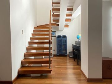 VENDO INMEJORABLE PENTHOUSE COMO NUEVO CON PISCINA, EN LA AURORA, MIRAFLORES.