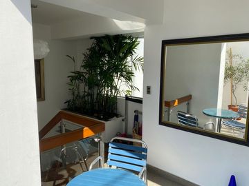 VENDO INMEJORABLE PENTHOUSE COMO NUEVO CON PISCINA, EN LA AURORA, MIRAFLORES.