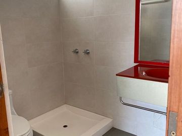 VENDO INMEJORABLE PENTHOUSE COMO NUEVO CON PISCINA, EN LA AURORA, MIRAFLORES.