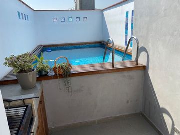 VENDO INMEJORABLE PENTHOUSE COMO NUEVO CON PISCINA, EN LA AURORA, MIRAFLORES.