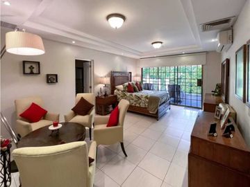 VENTA DE CASA EN CARDENAS VILLAGE 422M2