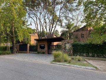 La Esquina, Pilar