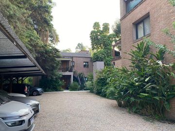 La Esquina, Pilar