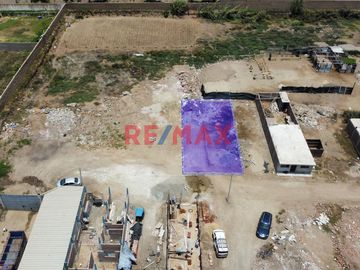 Amplio terreno de 300 m2 en venta en el sector El Orcon de Moche, Trujillo.

Este terreno tiene acceso desde la Panamericana Norte a la altura del e
