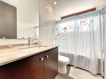 Casa en venta de 4 dorm. en Colina