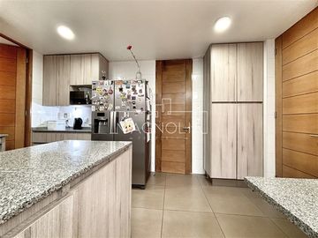 Casa en venta de 4 dorm. en Colina
