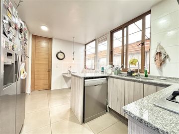 Casa en venta de 4 dorm. en Colina
