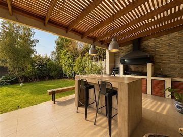 Casa en venta de 4 dorm. en Colina