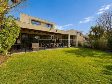 Casa en venta de 4 dorm. en Colina