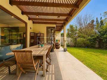 Casa en venta de 4 dorm. en Colina
