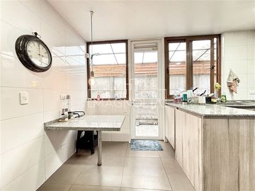 Casa en venta de 4 dorm. en Colina