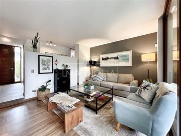 Casa en venta de 4 dorm. en Colina
