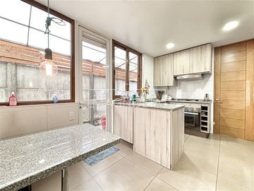 Casa en venta de 4 dorm. en Colina