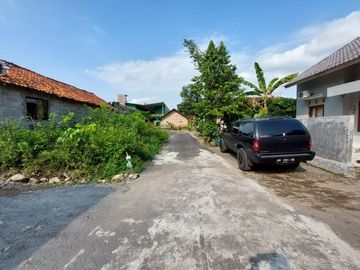 RUMAH SIAP HUNI DEKAT LAPANGAN KLIDON, POSISI HOOK 2 MUKA