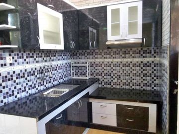 Rumah Hoek di Antapani Dekat Arcamanik & Cisaranten