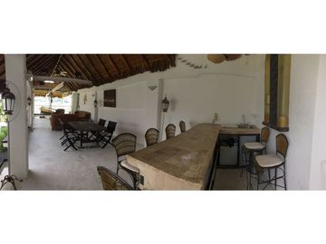 CASA EN VENTA A ORILLA DEL LAGO 