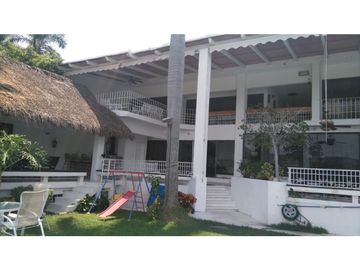 CASA EN VENTA A ORILLA DEL LAGO 