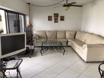 CASA EN VENTA A ORILLA DEL LAGO 