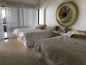CASA EN VENTA A ORILLA DEL LAGO 
