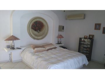 CASA EN VENTA A ORILLA DEL LAGO 