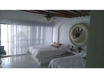 CASA EN VENTA A ORILLA DEL LAGO 