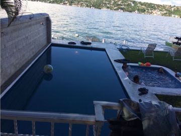 CASA EN VENTA A ORILLA DEL LAGO 