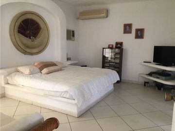 CASA EN VENTA A ORILLA DEL LAGO 