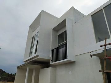 Rumah 2 Lantai Mewah Srimaya Pinggir Jalan Raya Di Karangploso Malang