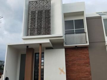 Rumah 2 Lantai Mewah Srimaya Pinggir Jalan Raya Di Karangploso Malang