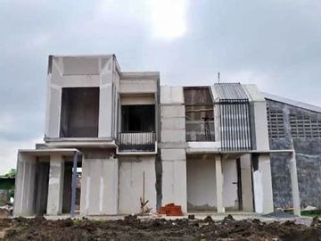Rumah 2 Lantai Mewah Srimaya Pinggir Jalan Raya Di Karangploso Malang