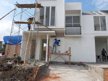 Rumah 2 Lantai Mewah Srimaya Pinggir Jalan Raya Di Karangploso Malang