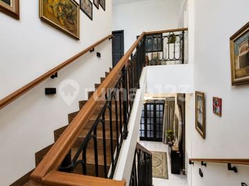 Rumah Elegan Dalam Kawasan Premium Lebak Bulus