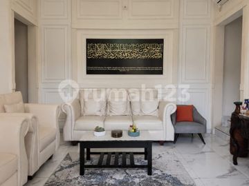 Rumah Elegan Dalam Kawasan Premium Lebak Bulus