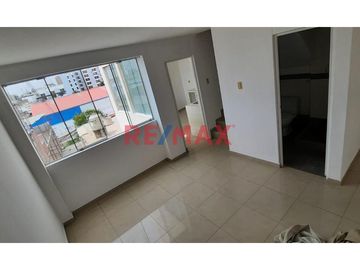 ¡Tu nuevo hogar te espera en Garcilazo de la Vega!

Ubicado en la calle Garcilazo de la Vega 759, Dpto. 502, este encantador dúplex es la opción per